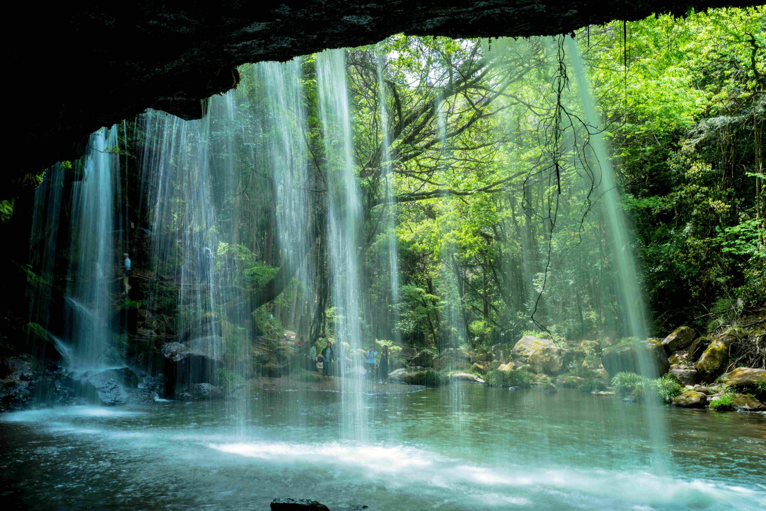 阿蘇のカルデラをつくった約9万年前の巨大噴火でできたとされる”鍋ヶ滝”