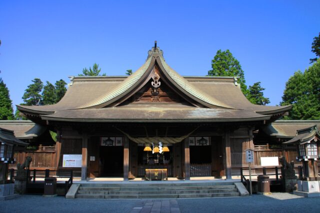 阿蘇山の北麓に鎮座する阿蘇神社