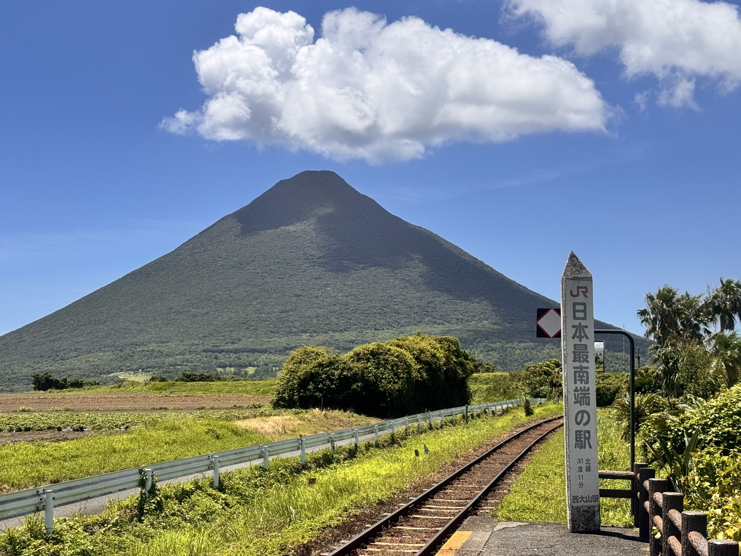 JR日本最南端の駅として知られる西大山駅は開聞岳を望む素晴らしい景観が圧巻