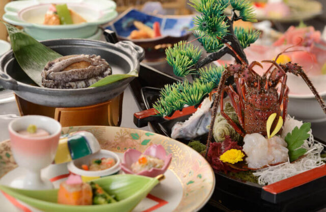 伊豆は海の幸、山の幸に恵まれた食材の宝庫。伝統の味と新しいアイディアを取り入れた御食事をお楽しみください。【堂ヶ島ニュー銀水】