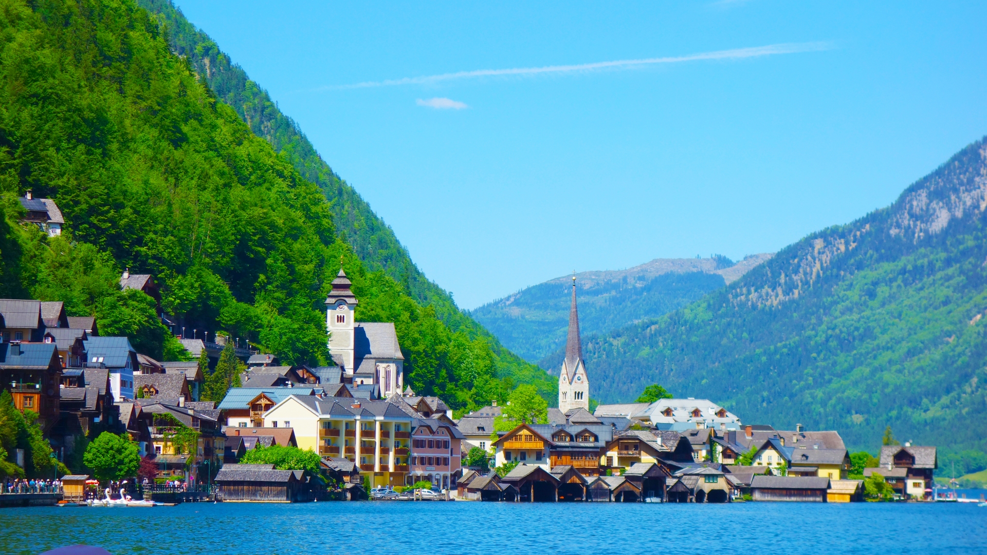 ハルシュタットはオーストリア ザルツカンマーグート地方にある世界で最も美しい湖畔の町と称される世界遺産の村