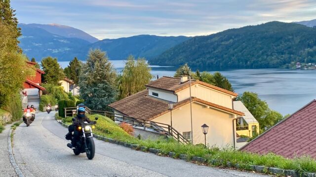 ヨーロッパならではの街並みの中を駆け抜ける