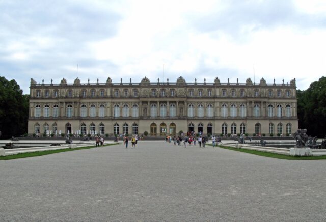 ドイツ バイエルン州のキーム湖の中央に浮かぶヘレンインゼルに位置する世界遺産のヘレンキームゼー城