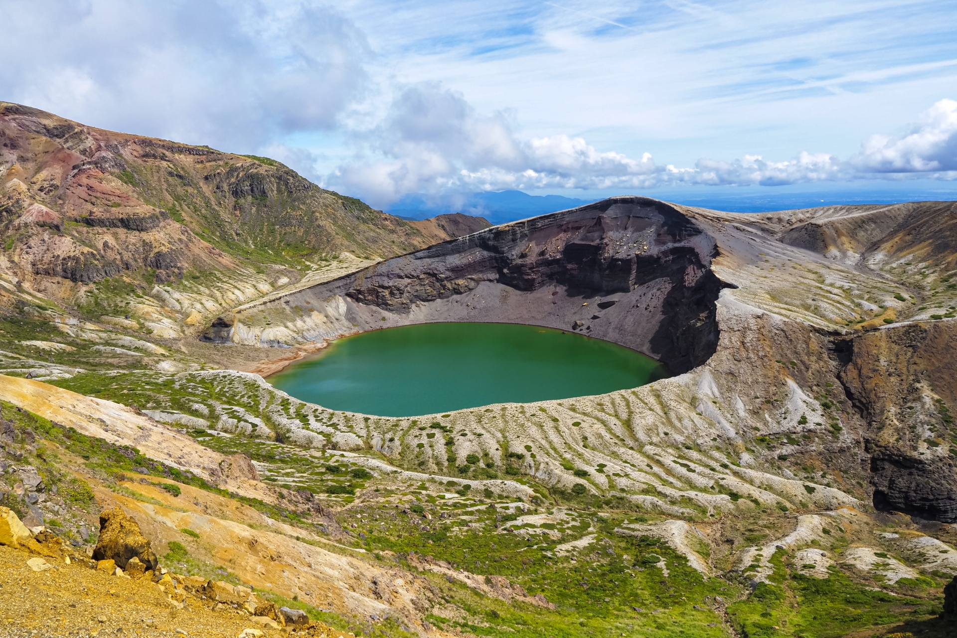 蔵王連峰を東西に横断し宮城県と山形県をつなぐ山岳道路「蔵王エコーライン」で御釜へ