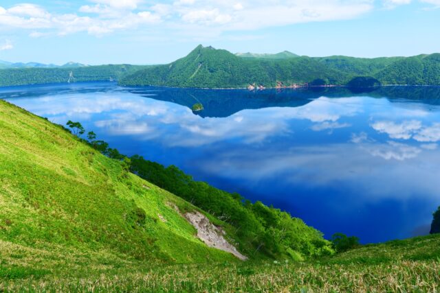 摩周湖は北海道弟子屈町にある世界屈指の透明度を誇るカルデラ湖